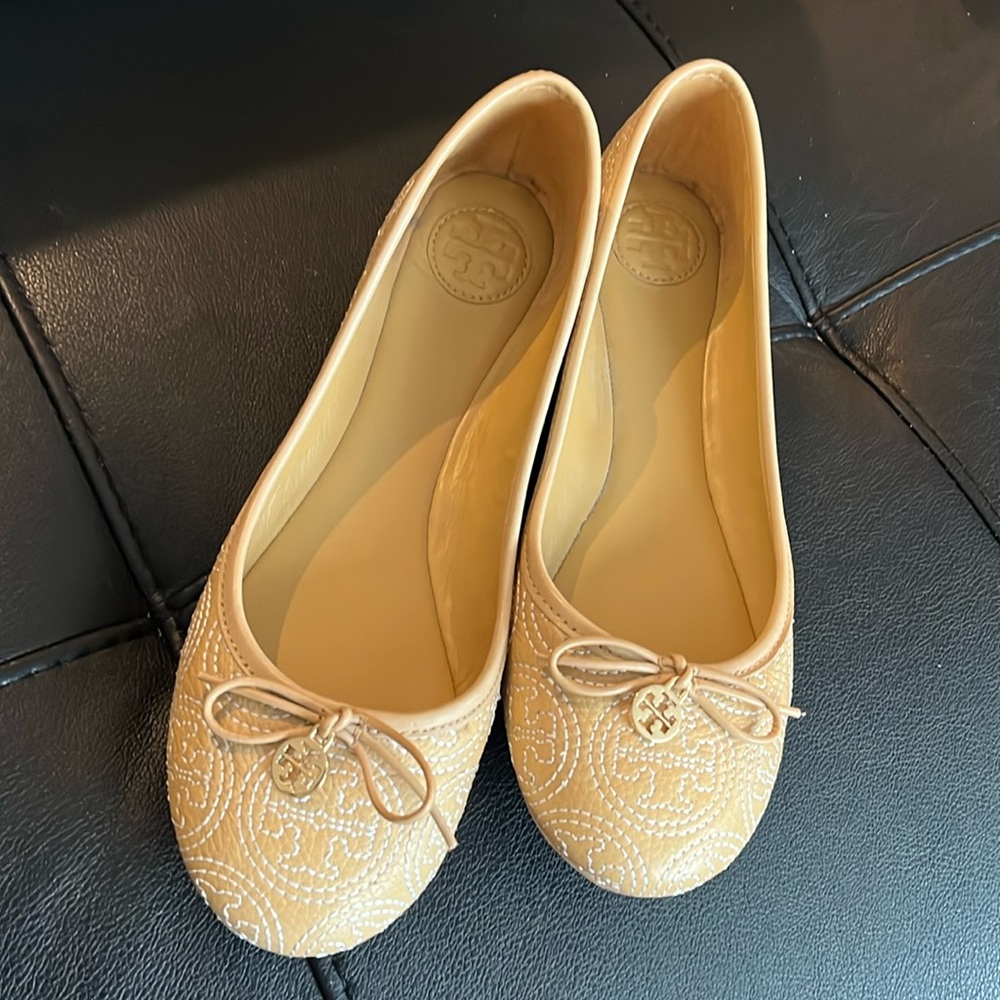 Tory Burch monogrammed flats   Size 8.5 M
